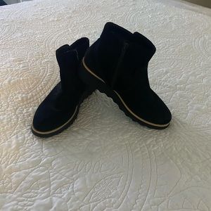 Worn 3 times black Clark booties.(suede)